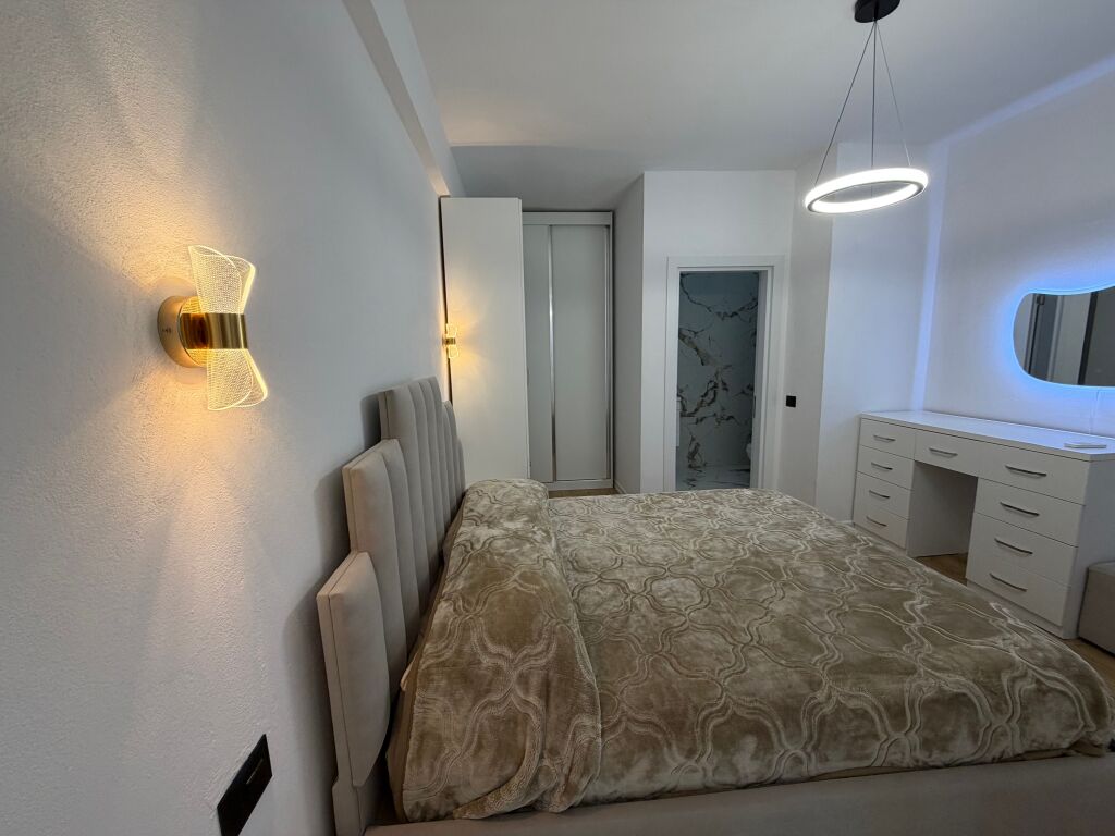 📣 QERA Apartament 2+1+2 📍 Kompleksi Star, Ish Parku i Autobuzeve ✨   🏢 Ndertim i Ri  🛋️ Mobiluar Me Kushte Bashkekohore   💶Cmimi 70.000 Leke