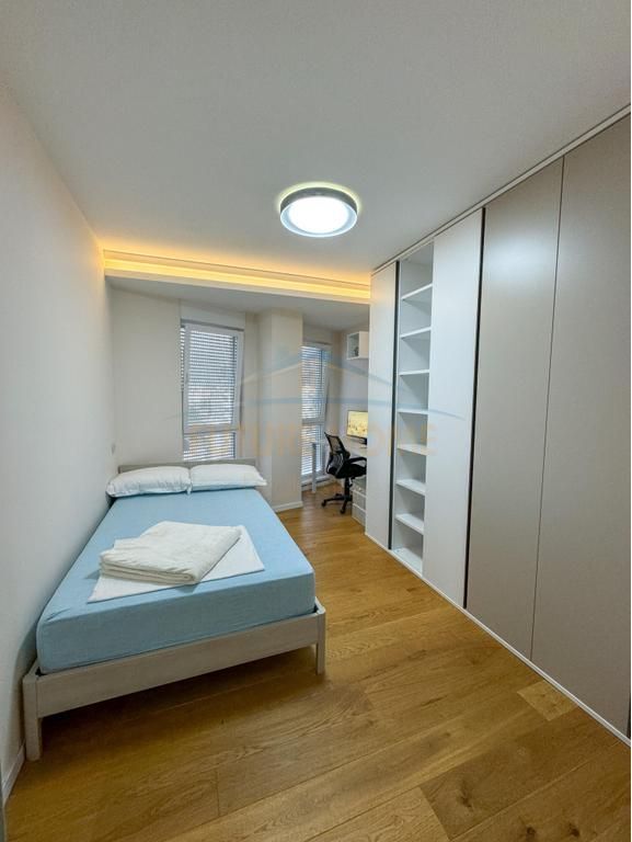 Shitet, Apartament 3+1+2, Kompleksi "Kontakt", 21 Dhjetori