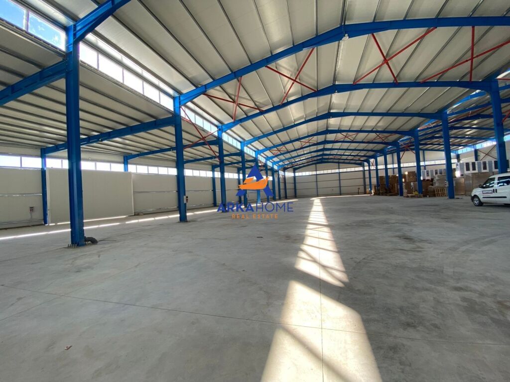 MAGAZZINO IN AFFITTO 1900M2 "CON USCITA LUNGO L'AUTOSTRADA DURRËS – TIRANA" 6000 EURO