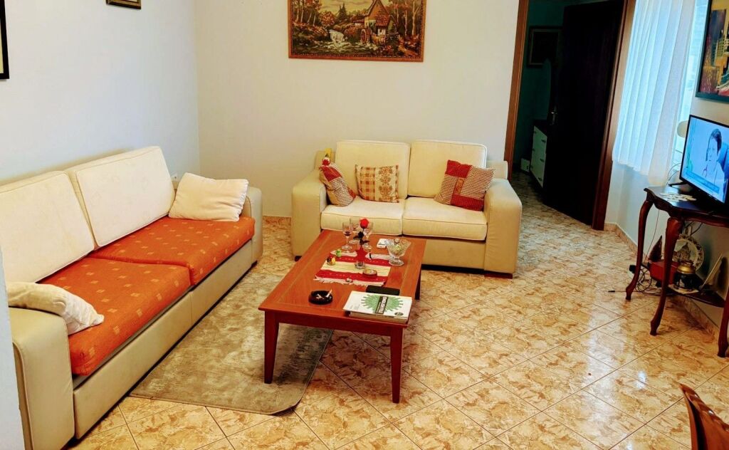 🏡 Jepet me Qira Apartament 1+1 pranë Bllokut të Ambasadave