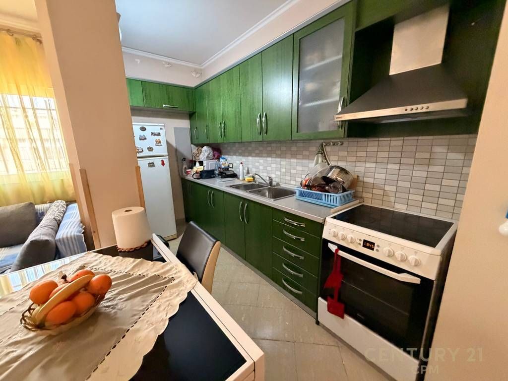 Apartament 1+1 për shitje në zonën e Vasil Shantos