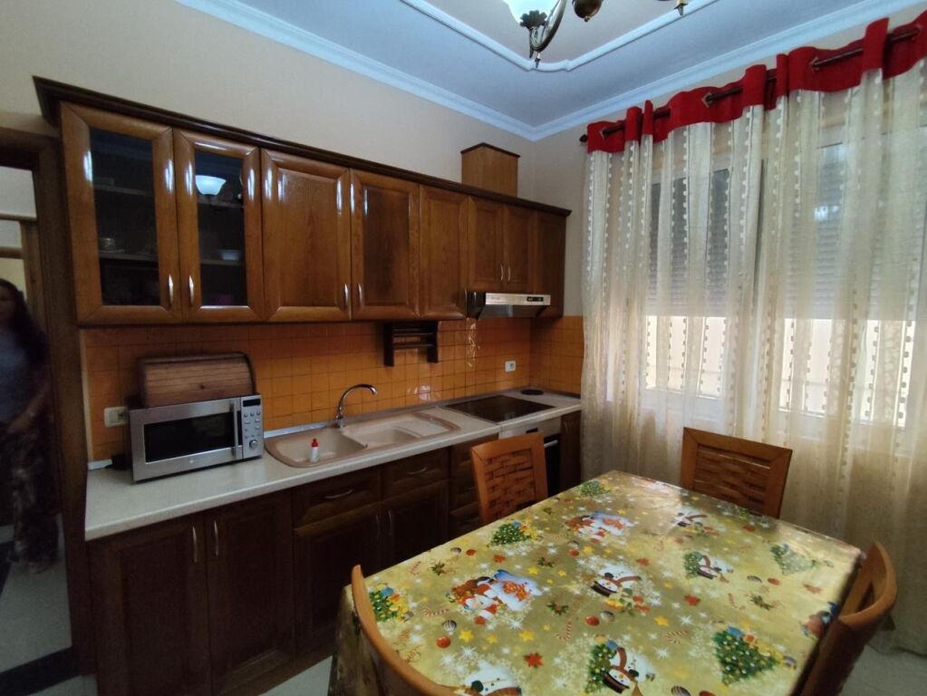 Appartamento in affitto piazza Skenderbej