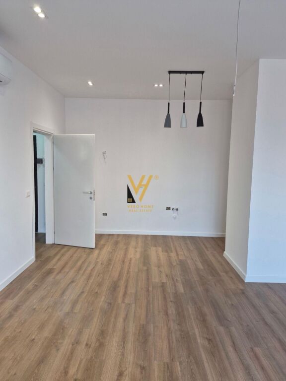 OFFICE 65 M2 FOR RENT AT THE FORMER EAGLE SQUARE 65,000 LEKE