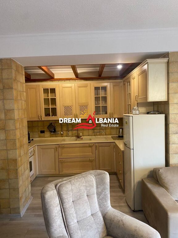 Jepen me qera Apartament 1+1 dhe Garsoniere per AirBnb ne Qender prane 9 katsheve (ID 42215503)
