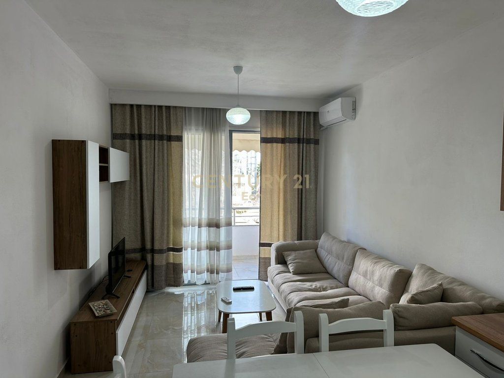 SHITET APARTAMENT 1+1 I MOBILUAR ME PAMJE DETI NE GOLEM, MALI ROBIT!