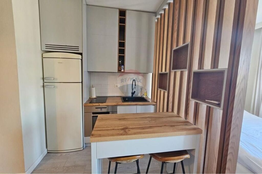 Studio apartment for rent at Wilson Square!