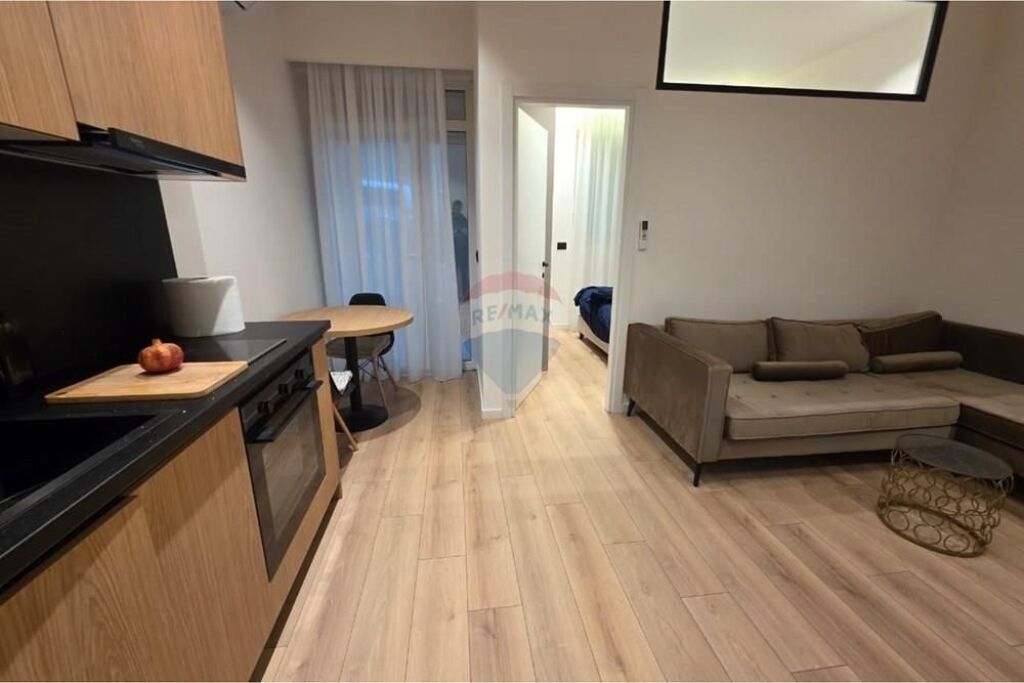 Apartament 1+1 per shitje, Prane Liqenit Tiranes.