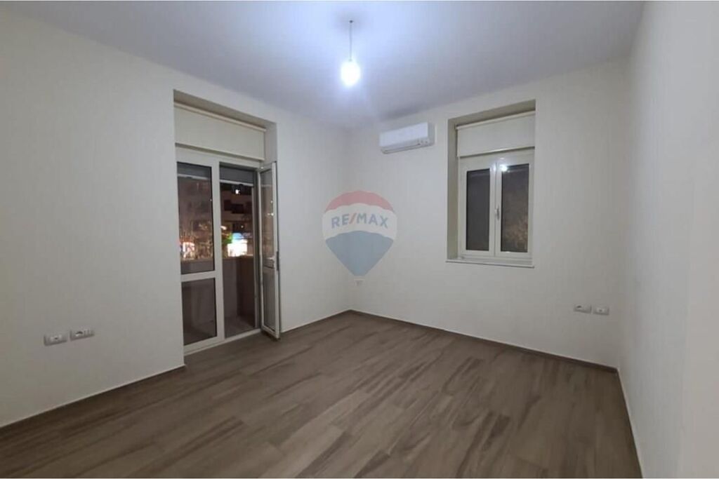Apartament - Për Qira - Bulevardi Zogu I, Tiranë
