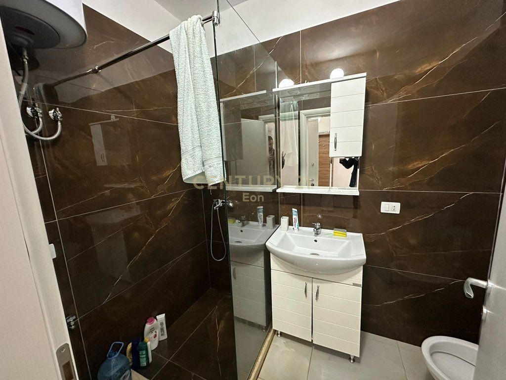 SHITET APARTAMENT 1+1 I MOBILUAR ME PAMJE DETI NE GOLEM, MALI ROBIT!