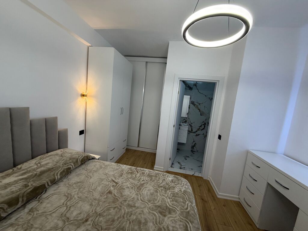 📣 QERA Apartament 2+1+2 📍 Kompleksi Star, Ish Parku i Autobuzeve ✨   🏢 Ndertim i Ri  🛋️ Mobiluar Me Kushte Bashkekohore   💶Cmimi 70.000 Leke
