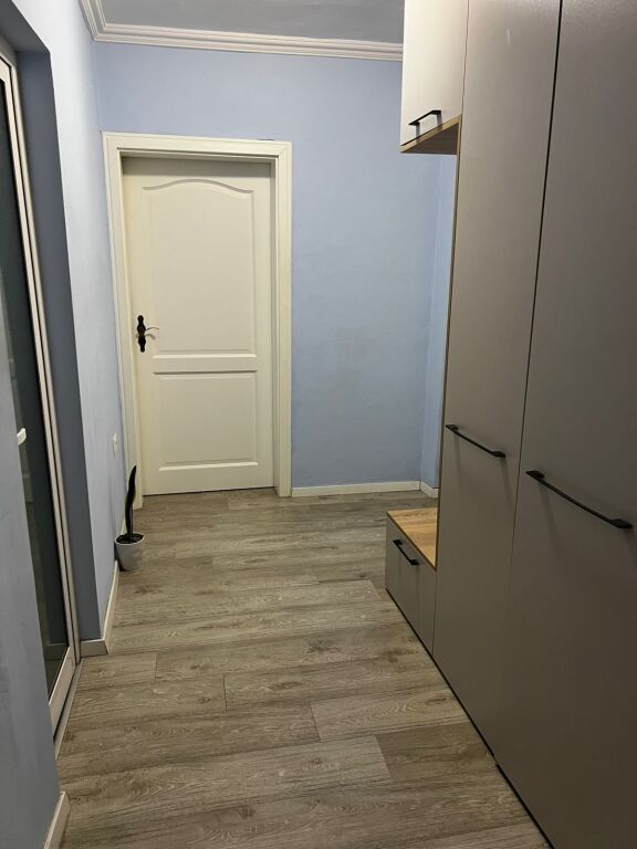 🏠 Jepet me Qera Super Apartament 1+1 ne Qender tek Mine Peza, ne Rrugen e Durresit