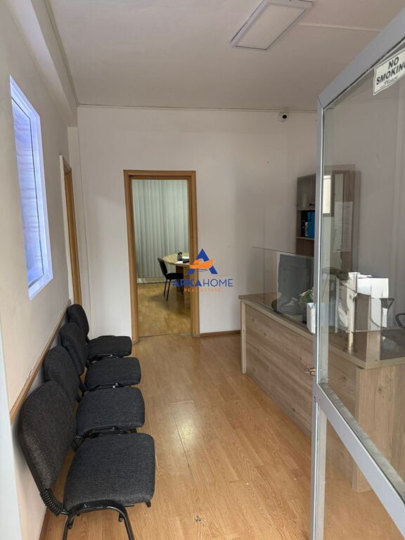 LOCALE IN AFFITTO 70M2 "VICINO ALLA STRADA PJETER BUDI" 50000 LEKE