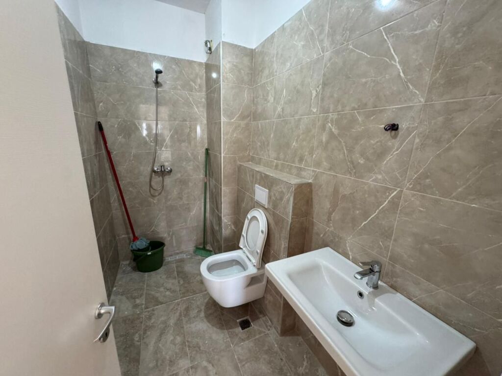 📣 QERA Apartament 2+1 Me 2 Tualete Dhe Ballkon 📍 Don Bosko, Prane Kompleksit "Fiori Di Bosco" ✨ 💶 Cmimi 60.000 Leke/Muaj