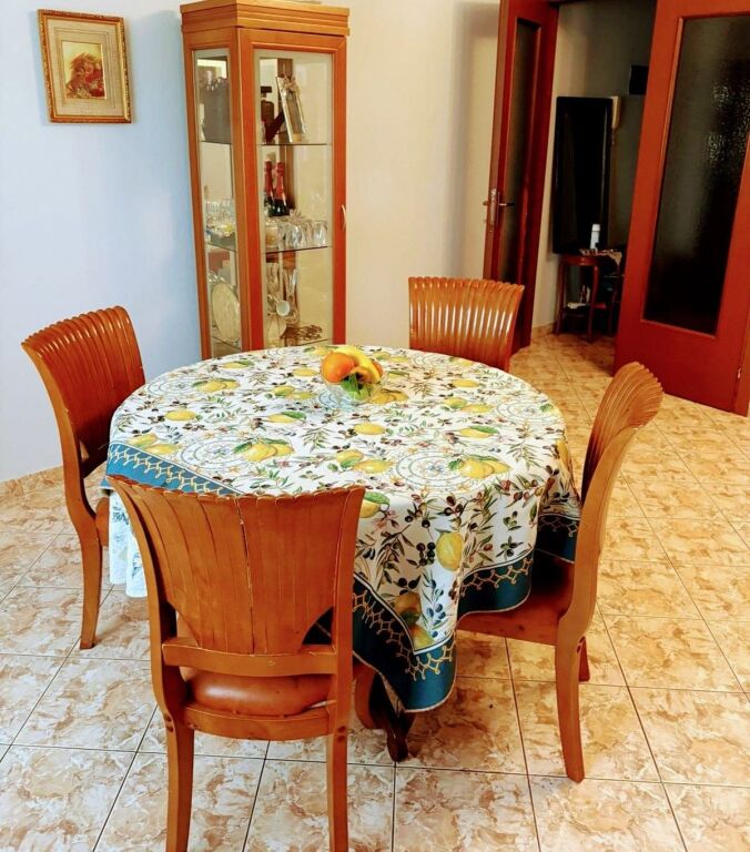 🏡 Jepet me Qira Apartament 1+1 pranë Bllokut të Ambasadave