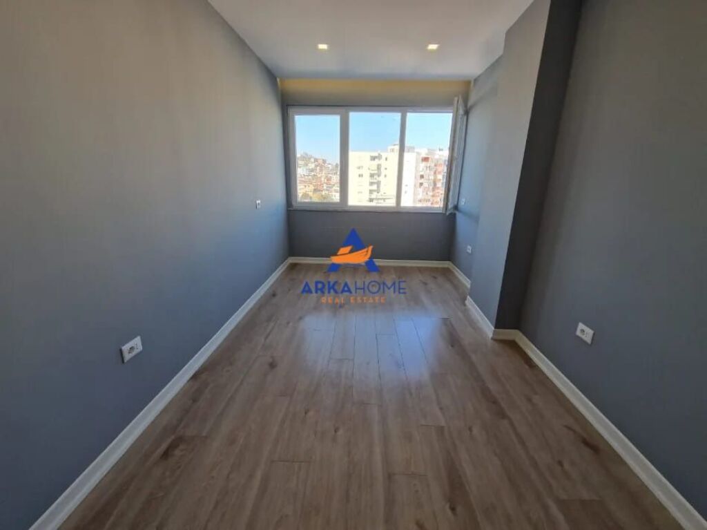 JEPET APARTAMENT ME QERA 2+1+BALLKON "RRUGA ZAGORIA, YZBERISHT" 500 EURO