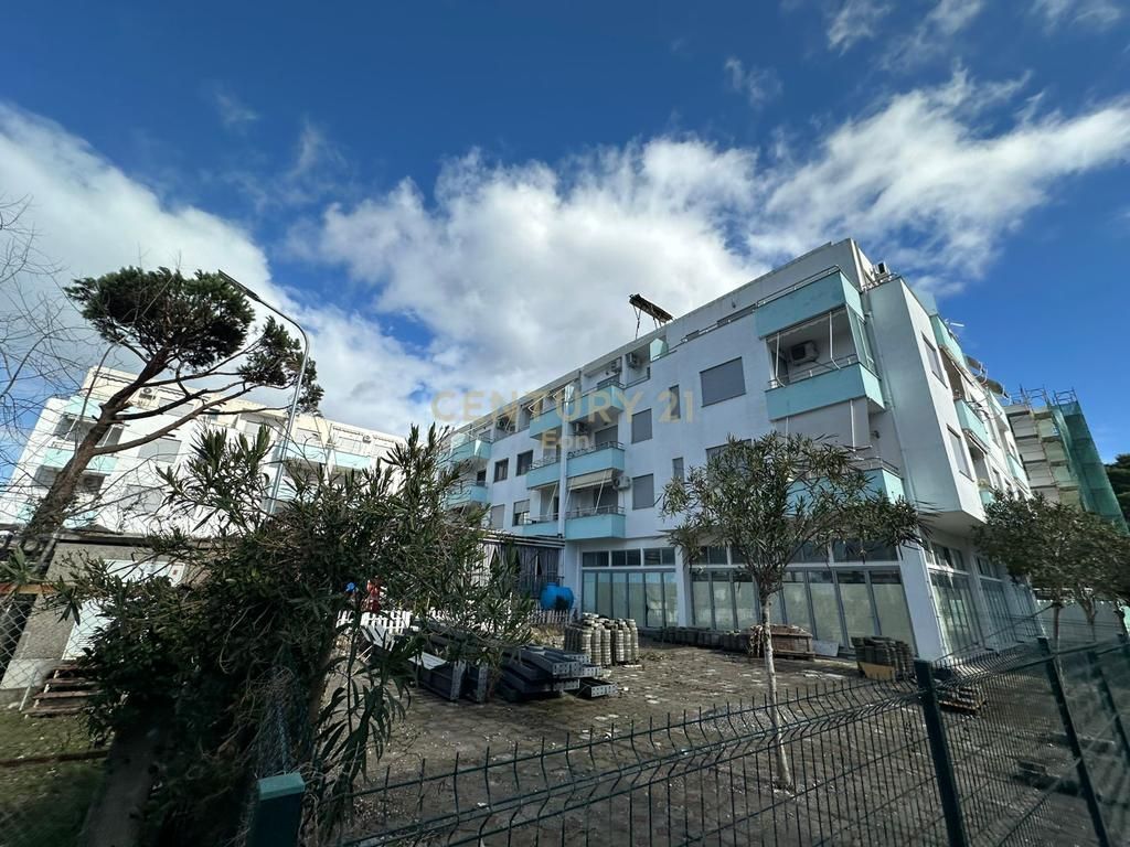 SHITET APARTAMENT 1+1 I MOBILUAR ME PAMJE DETI NE GOLEM, MALI ROBIT!
