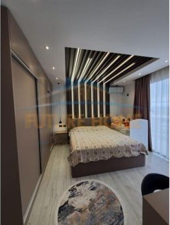 Shitet Apartament 2+1+2+ Verande, Shkozë