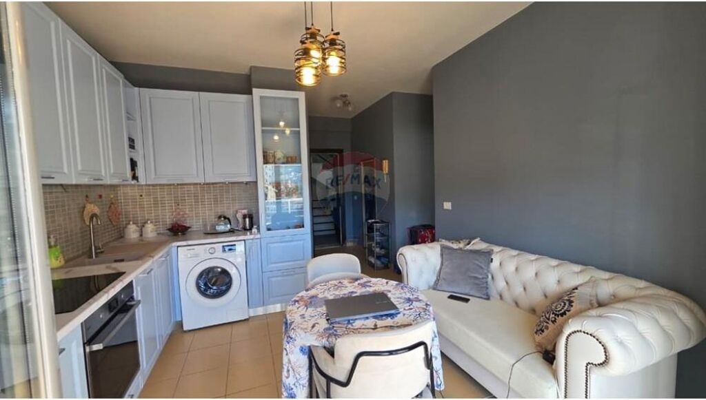 🏡 Apartament 1+1 për Shitje – Lungomare, Vlorë