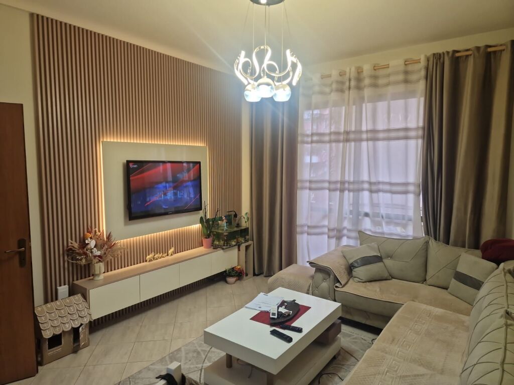 Appartamento 2+1+Veranda in vendita a Yzberisht.