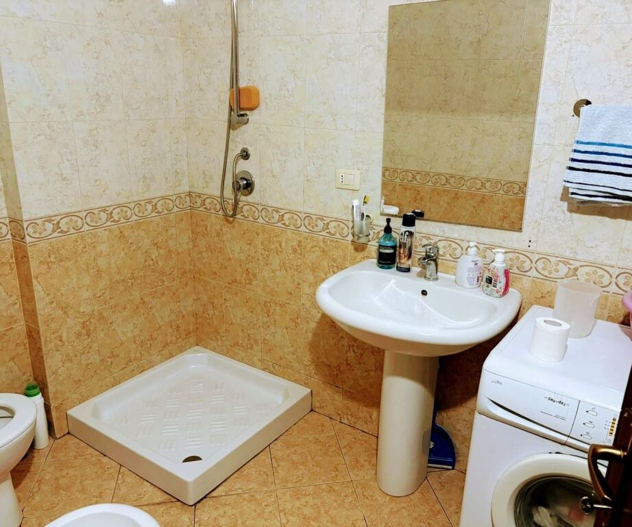 🏡 Jepet me Qira Apartament 1+1 pranë Bllokut të Ambasadave