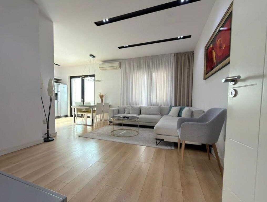 KAFE FLORA, SHESIM APARTAMENT 3+1