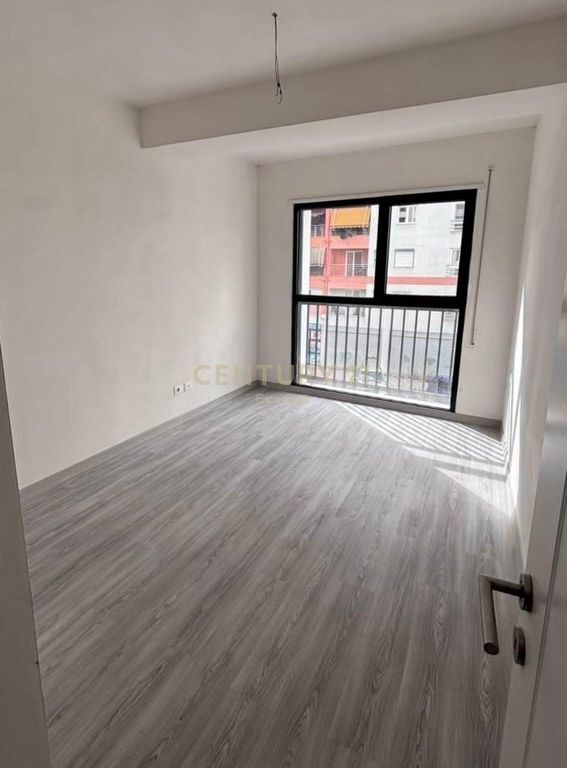 SHITET APARTAMENT 3+2 TEK BULEVARDI I RI
