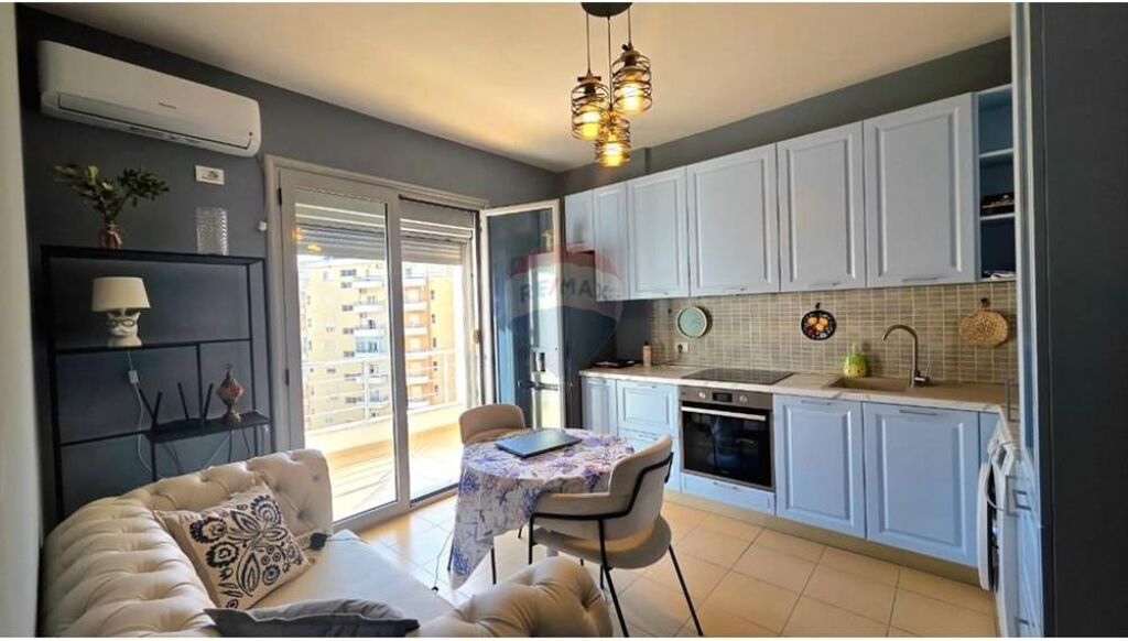 🏡 Apartament 1+1 për Shitje – Lungomare, Vlorë