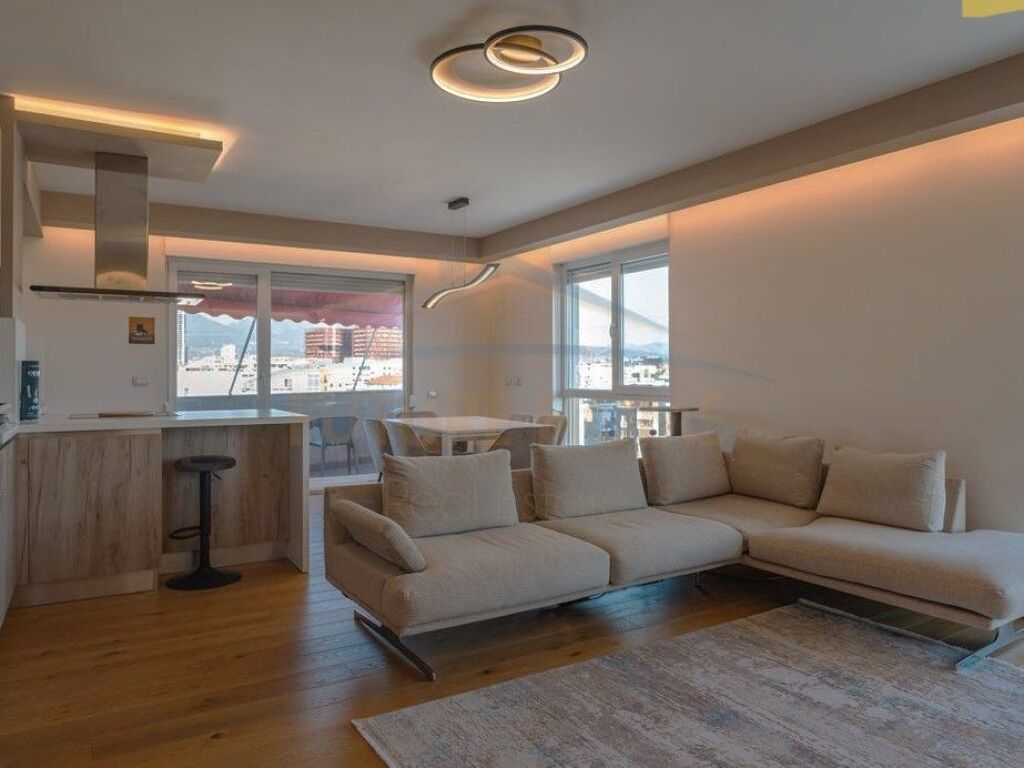 Shitet, Apartament 3+1+2, Kompleksi "Kontakt", 21 Dhjetori