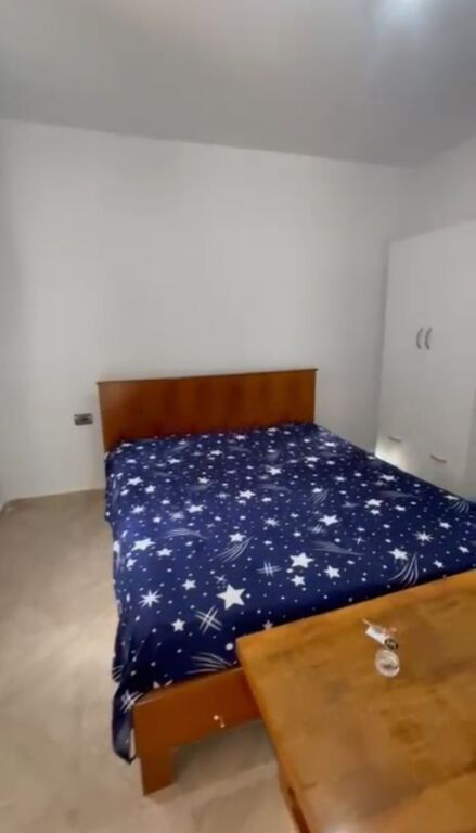 Monolocale in affitto, Scuola Vasil Shanto vicino ai Diplomatici 1  320 mila lek