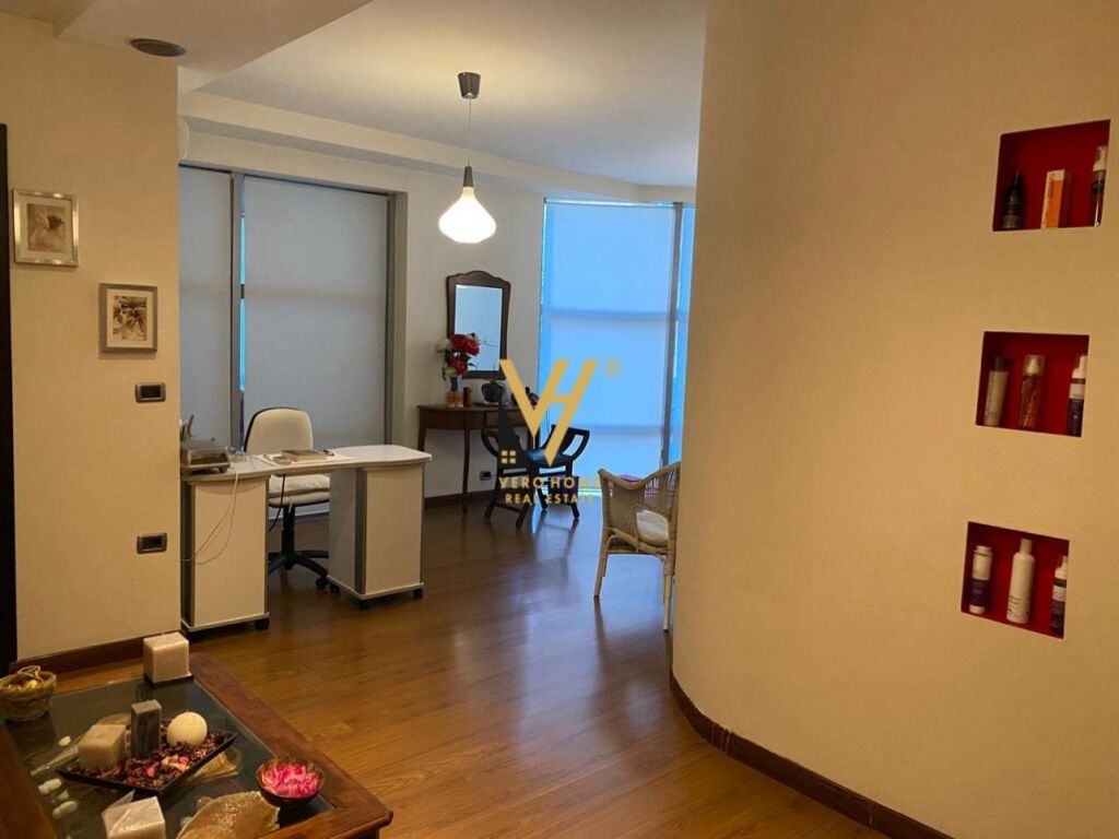 BUSINESS PREMISES 100 M2 FOR RENT AT FORMER EXHIBITION 120,000 LEKE