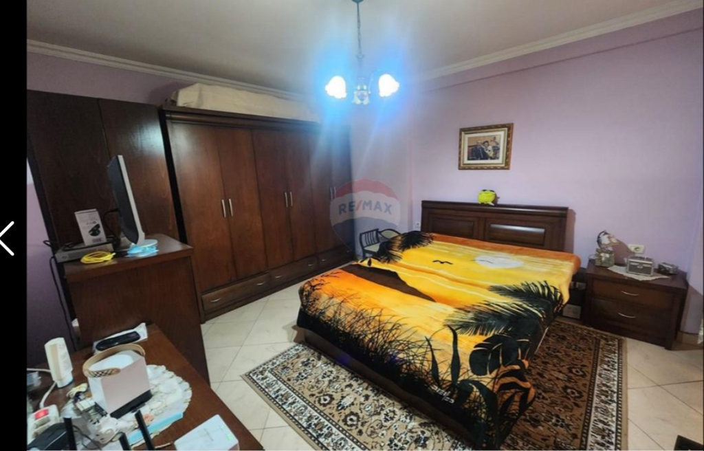 Apartament per shitje 3+1+2 tek Komuna e Parisit