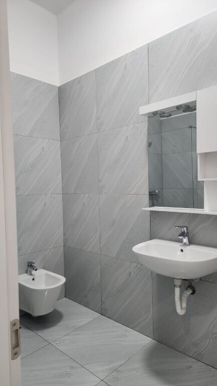 Apartament me qera 1+1+1POST pjeserisht i mobiluar ne DELIJORGJ