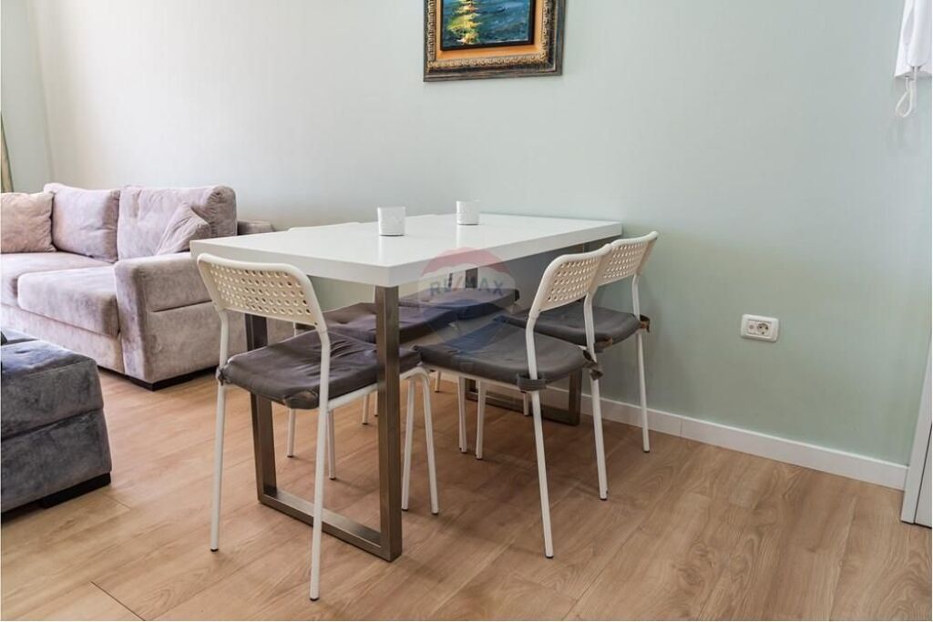 🏡 Apartament 1+1 për Qira – Lungomare, Vlorë