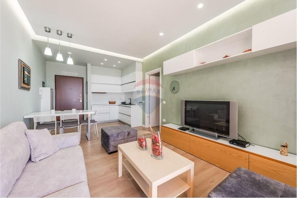 🏡 Apartament 1+1 për Qira – Lungomare, Vlorë
