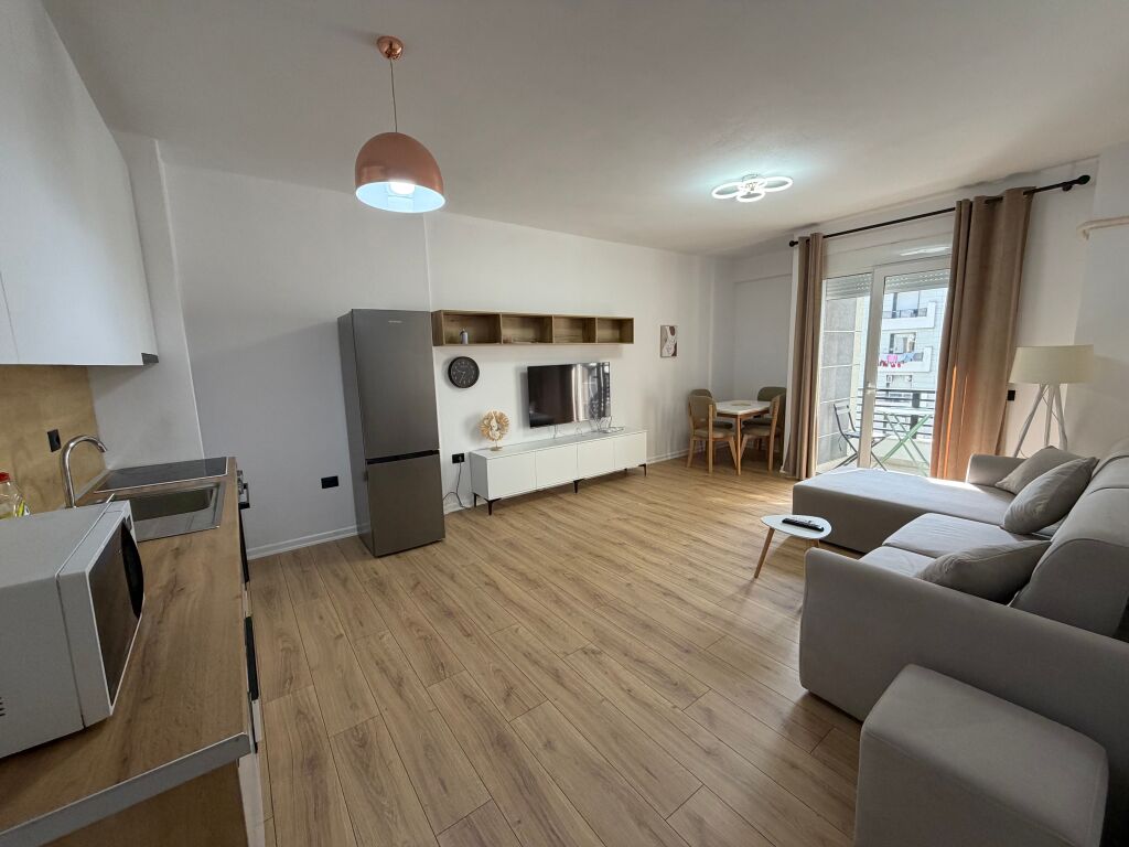 📣 QERA Apartament 2+1+2 📍 Kompleksi Star, Ish Parku i Autobuzeve ✨   🏢 Ndertim i Ri  🛋️ Mobiluar Me Kushte Bashkekohore   💶Cmimi 70.000 Leke