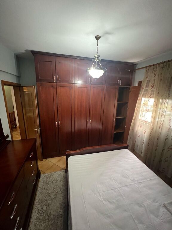 Apartament 2+1 me qira tek Komuna e Parisit!