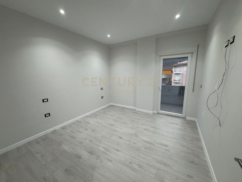 Appartamento 2+1 con Veranda in Affitto – Kodra e Priftit