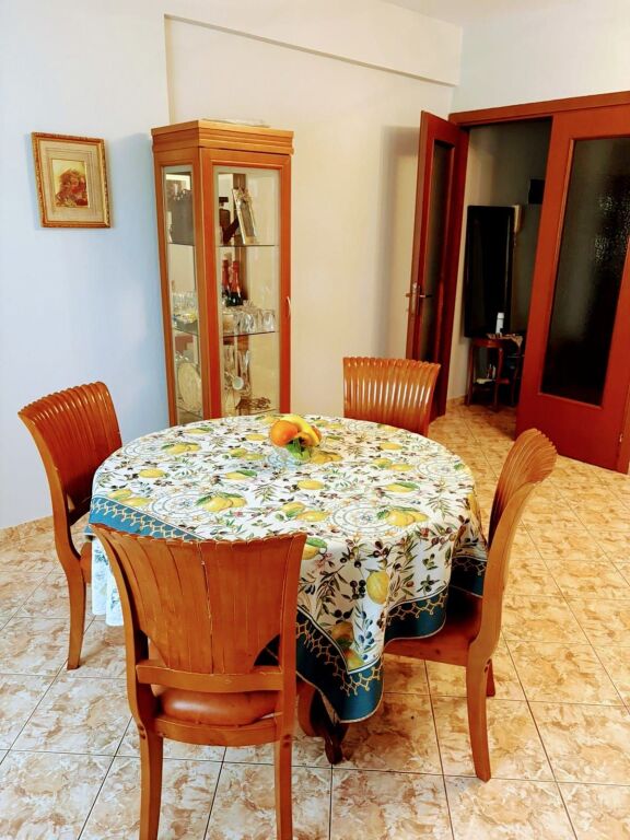 📌Jepet me qira apartament 1+1 pranë Rrugës së Kavajës, tek Blloku i Ambasadave