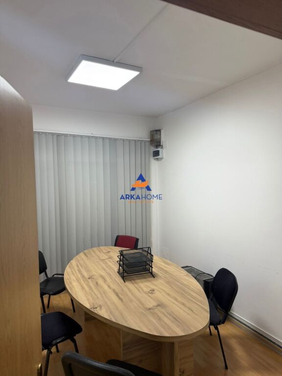 LOCALE IN AFFITTO 70M2 "VICINO ALLA STRADA PJETER BUDI" 50000 LEKE