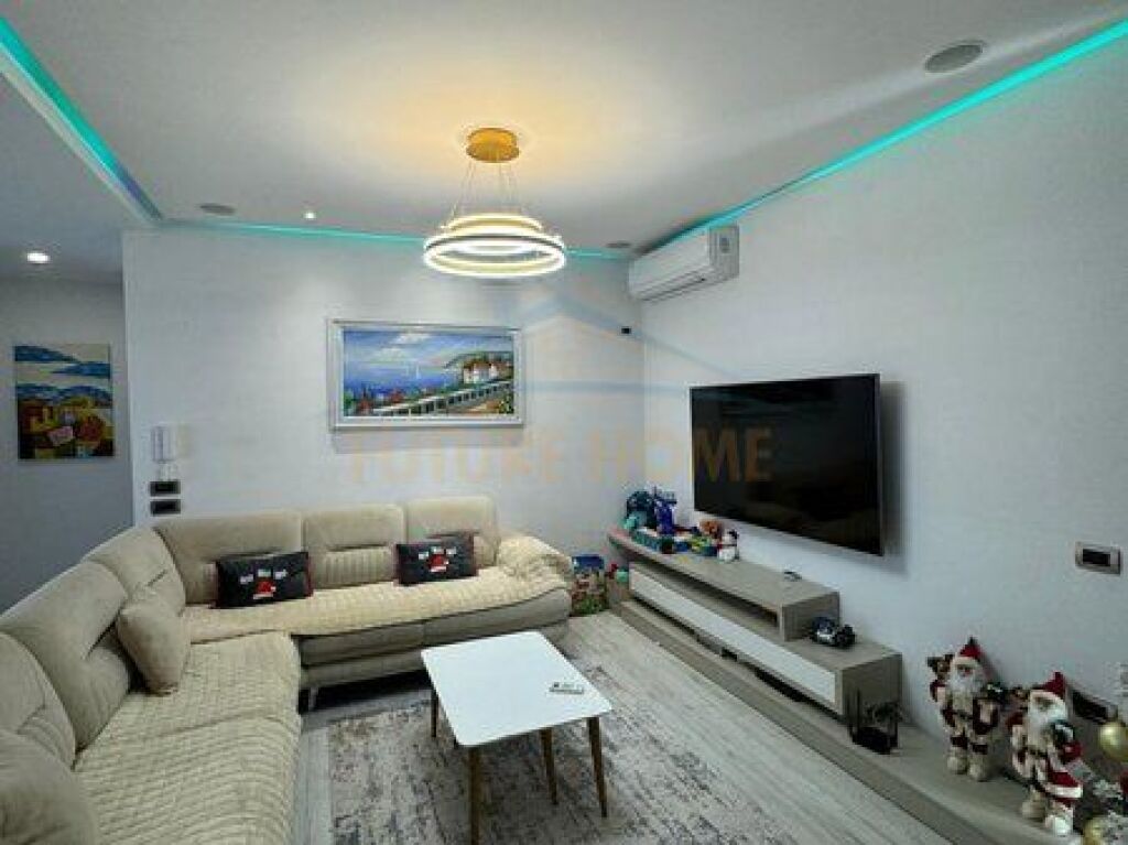 Shitet Apartament 2+1+2+ Verande, Shkozë