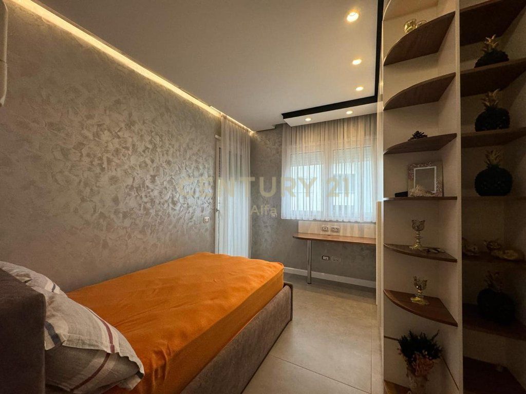 SHITET APARTAMENT 3+1+2 NE FRESK