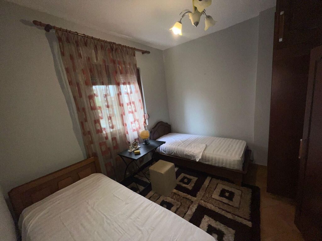 Apartament 2+1 me qira tek Komuna e Parisit!
