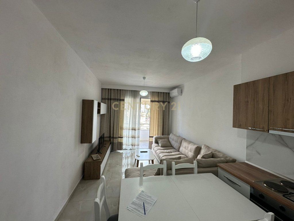 SHITET APARTAMENT 1+1 I MOBILUAR ME PAMJE DETI NE GOLEM, MALI ROBIT!