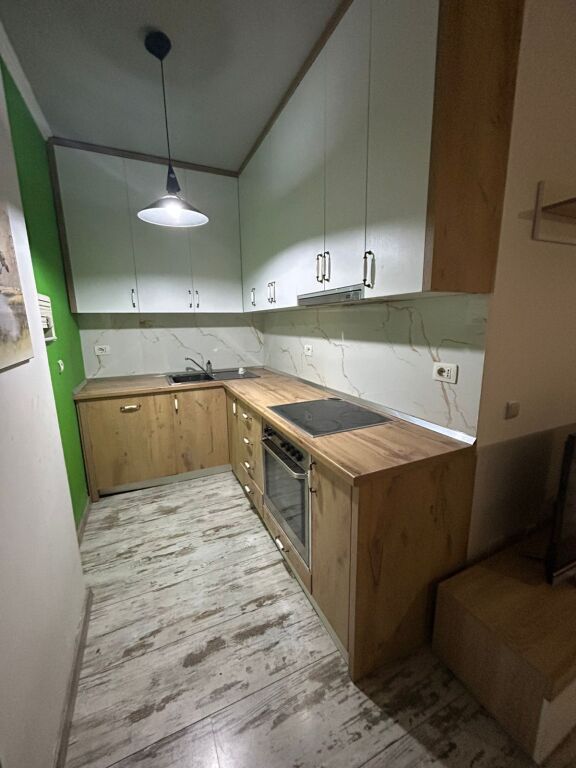 Apartament 2+1+2 per qira tek Komuna e Parisit.