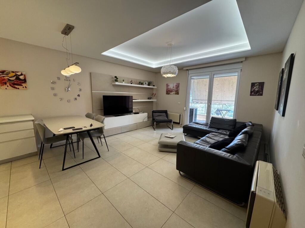 Shitet Apartament 1+1 prane Liqenit te Thate