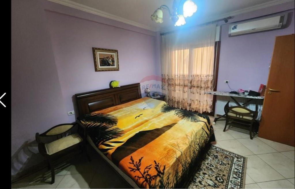 Apartament per shitje 3+1+2 tek Komuna e Parisit