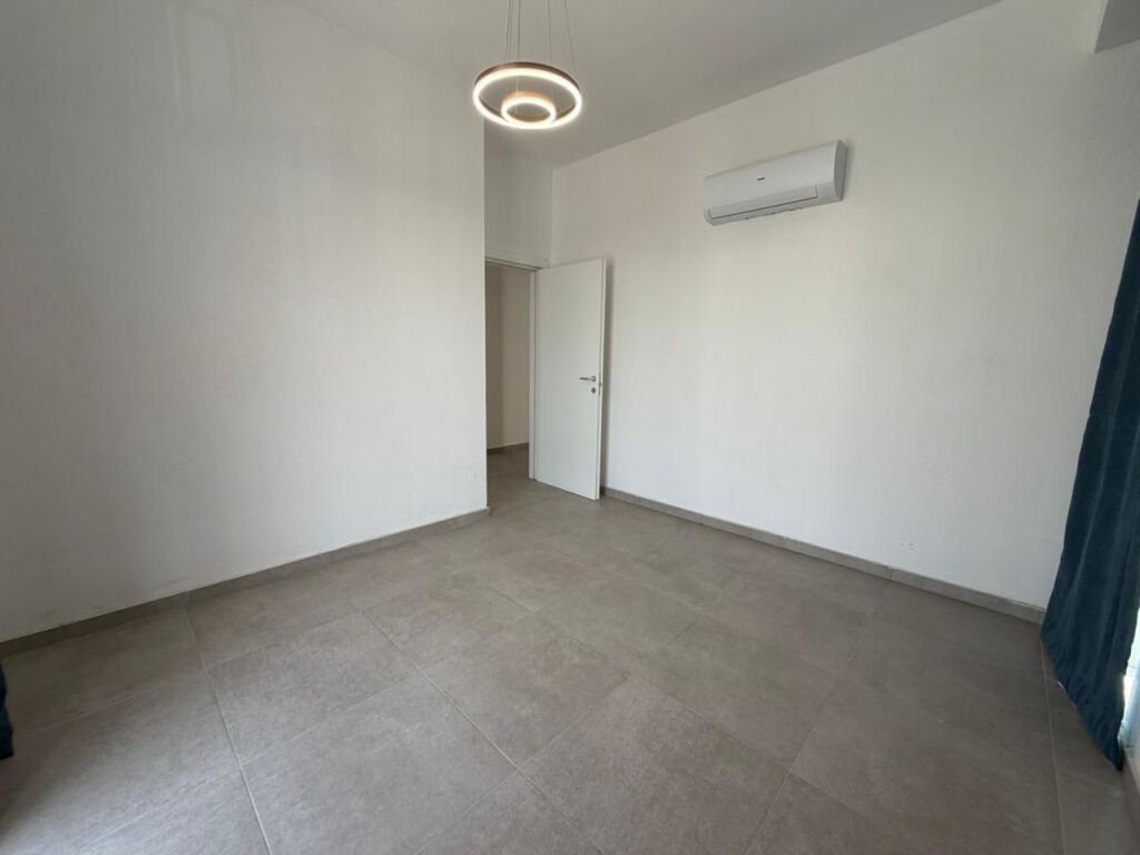 📢 Jepet me Qira – Apartament 2+1  📍 Zona: 5 Maji, Tiranë💶 Çmimi: 400€/muaj