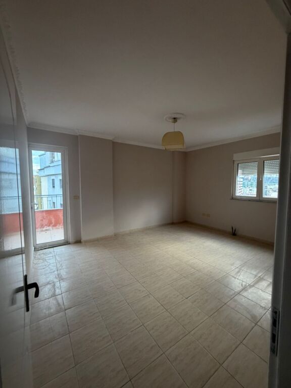 Apartament - Për Qira - Rruga Skënder Luarasi, Tiranë