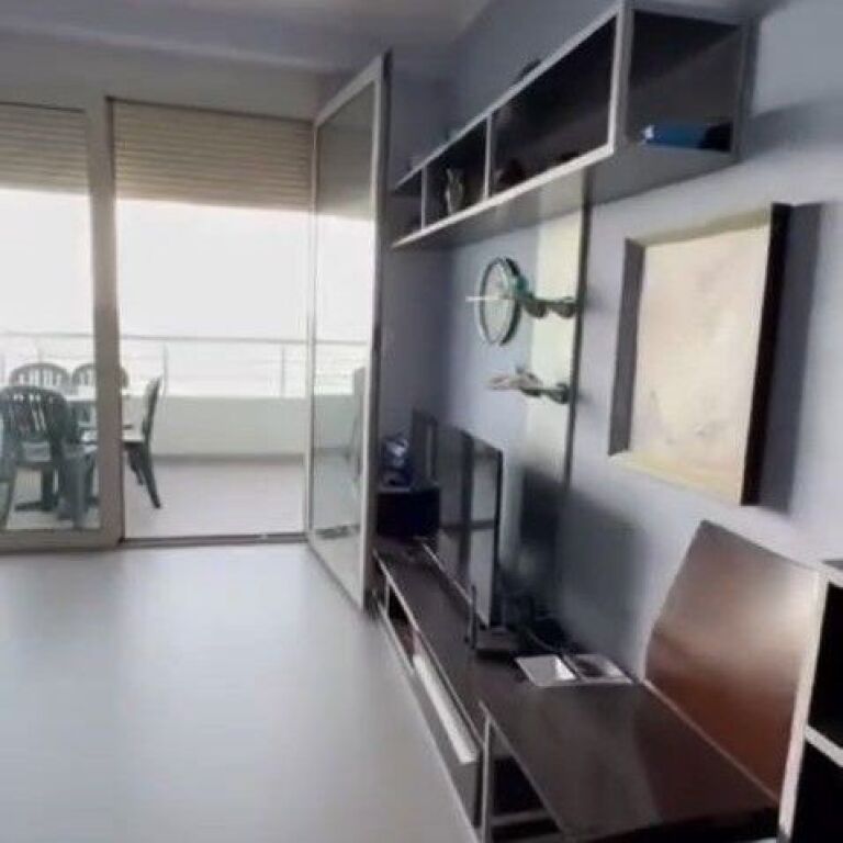 🏡 Shitet Apartament 2+1+2 + Post Parkimi – Shkëmbi i Kavajës (Vija e Parë) 🌊