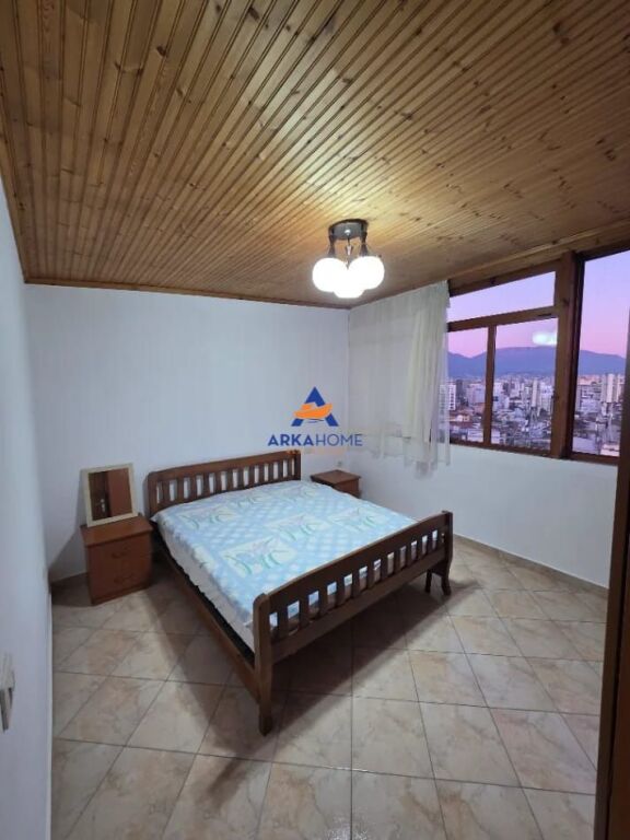 JEPET APARTAMENT ME QERA 1+1+BALLKON "RRUGA MUZAKET, DON BOSKO" 400 EURO